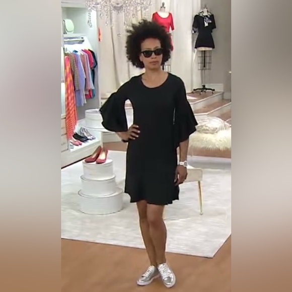 Isaac Mizrahi Dresses & Skirts - Isaac Mizrahi Live Pebbled Knit Black Bell Sleeve Dress